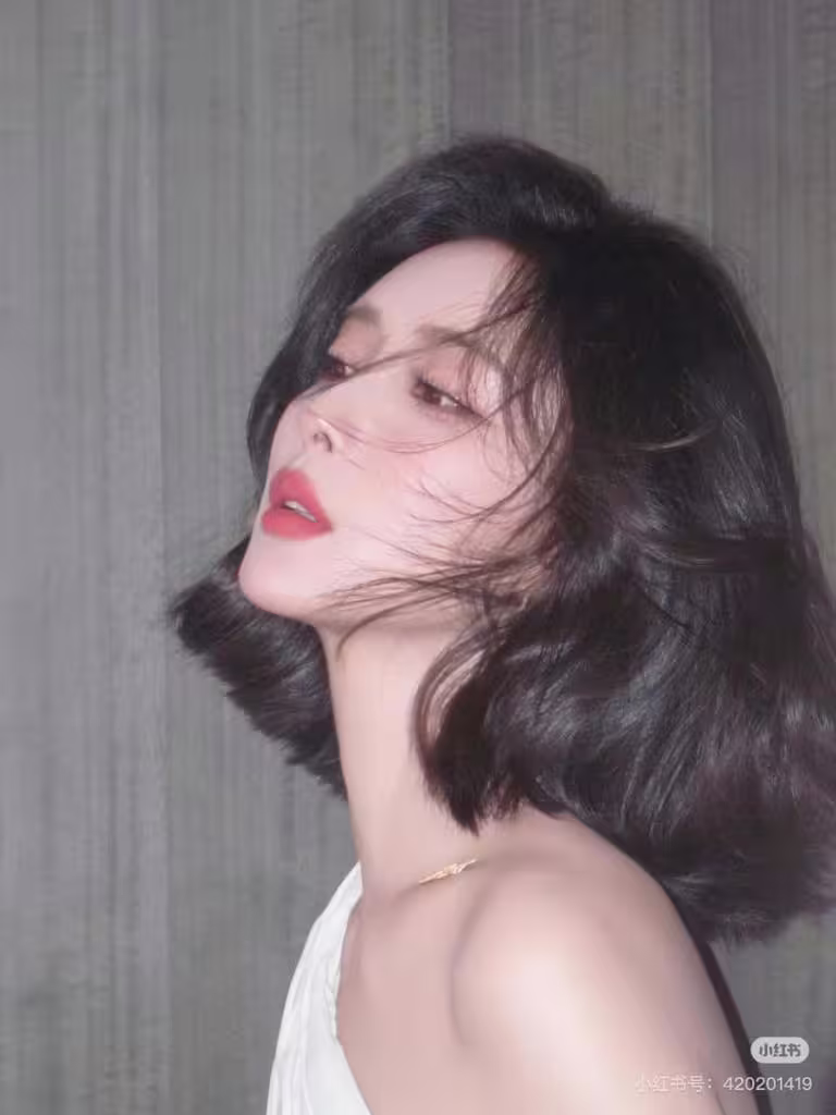 《桃花映江山》孟子義耳下短髮推薦!魚尾燙、C字捲小臉髮型5款 《桃花映江山》孟子義耳下短髮推薦!魚尾燙、C字捲小臉髮型5款