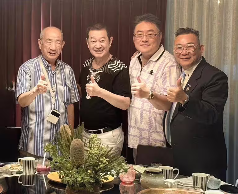 陳維祥復出台語樂壇,計畫替蔡小虎出新專輯。右起邱火金、方?基、蔡小虎、陳維祥。(圖/倪有純提供) 陳維祥復出台語樂壇,計畫替蔡小虎出新專輯。右起邱火金、方?基、蔡小虎、陳維祥。(圖/倪有純提供)
