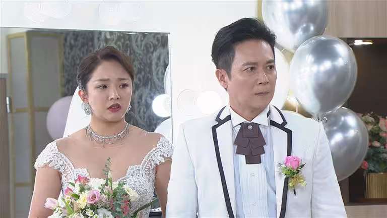 賴慧如婚禮大亂鬥,兒子身世曝光,驚覺阿公才是爸爸。(圖/民視提供) 賴慧如婚禮大亂鬥,兒子身世曝光,驚覺阿公才是爸爸。(圖/民視提供)