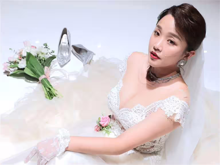 賴慧如在劇中再次穿上婚紗。(圖/民視提供) 賴慧如在劇中再次穿上婚紗。(圖/民視提供)