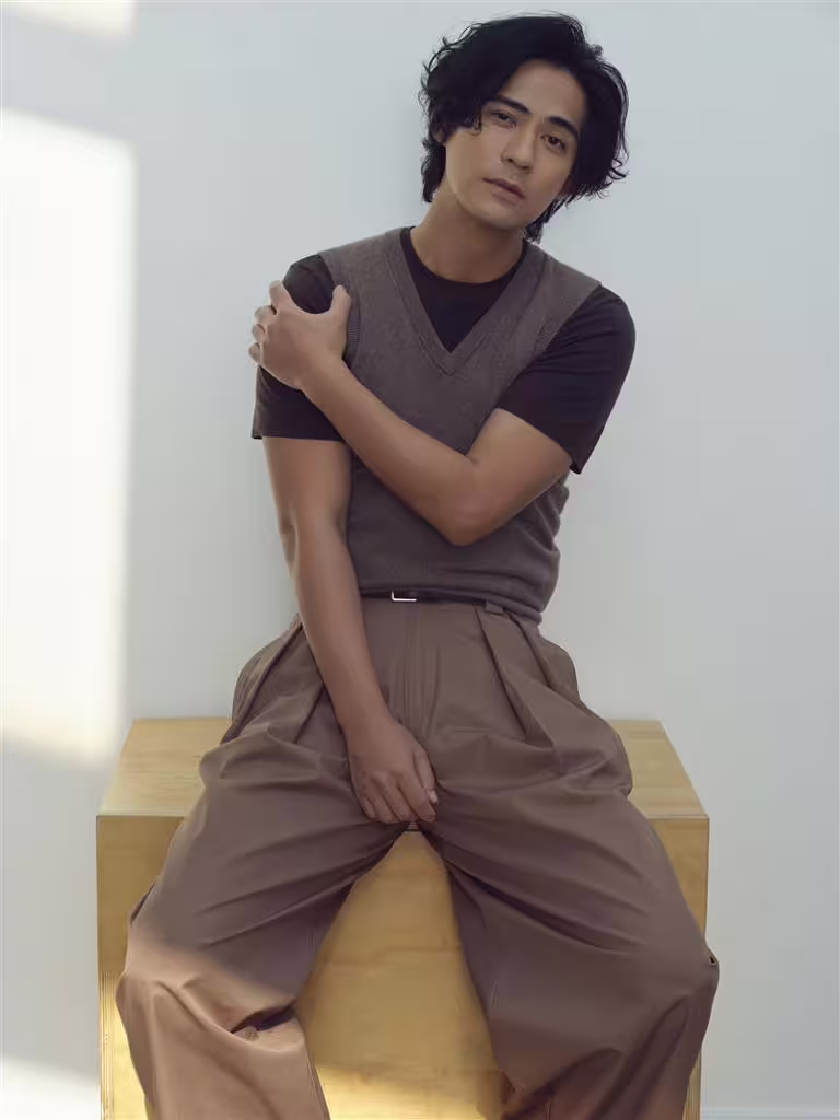 周渝民在華語版《我們的藍調時光》飾演澎湖賣貨郎。(圖/寛魚國際提供) 周渝民在華語版《我們的藍調時光》飾演澎湖賣貨郎。(圖/寛魚國際提供)
