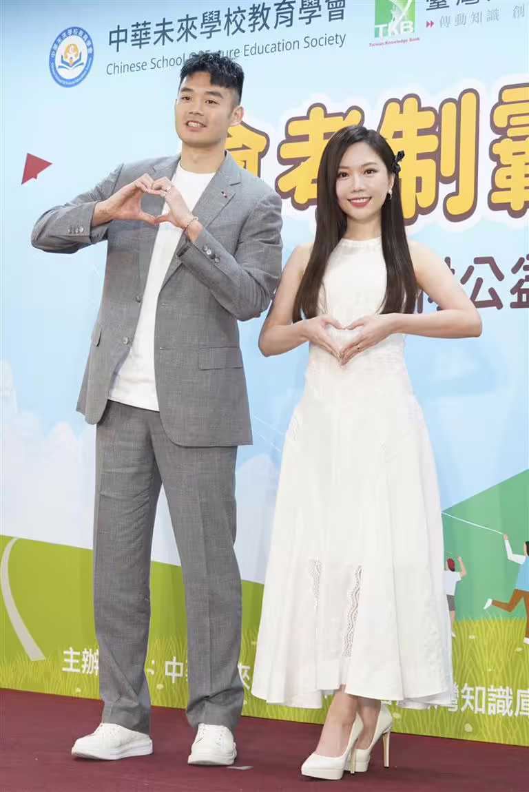 蔡尚樺與王齊麟(左)會相約打羽球(圖/記者趙于瑩攝) 蔡尚樺與王齊麟(左)會相約打羽球(圖/記者趙于瑩攝)