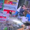 壯碩男超商買菸「遭陌生男抓胸肌」　對方嗆聲：摸你怎麼了