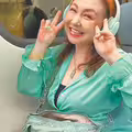 鄭怡獨自趴趴走好自在