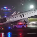 機場重大事故！客機「撞上消防車」　正副駕駛均身亡