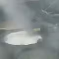 男子突失去平衡　跌入沸騰糖漿鍋中