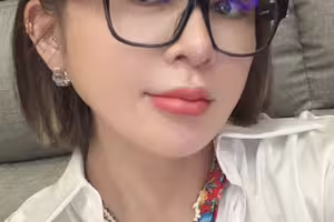 出席納豆婚禮全程戴墨鏡 王彩樺真實面貌曝光！再被關注整形親回2個字