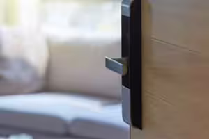 過年陳屍五星級飯店！27歲港男「房內留1心酸紙條」　母悲痛抵台認屍