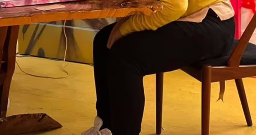 逛博物館驚見「女客趴桌沒動靜」　警方趕到現場愣了