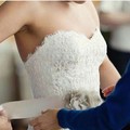  身材豐腴的準新娘「試婚紗時遭旁人羞辱」，沒想到店長竟立刻上前「這樣反擊」讓對方臉都垮了！