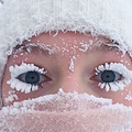 地表最冷小鎮低溫超過「-62℃」，溫度計被凍壞就連走出門睫毛都結霜！