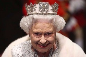 10個只有「英國女王」才能完全無視的法律。 #6她的權力「大到足以讓全世界害怕」！