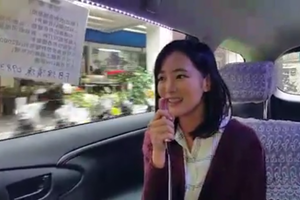 這個女孩在計程車上點唱《小幸運》，司機一聽完就想載她去找星探了！