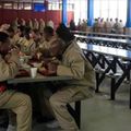 美國監獄裡的伙食都吃什麼？他們經常吃一種叫「雜碎」的東西，非常難吃！ 