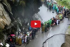 震撼實拍【地震來襲的一幕】快看～下一秒百姓都來不及逃跑。。太可怕了 