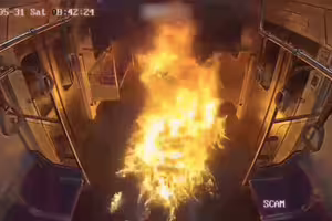 地鐵車廂陷火海!6旬男竟潑油縱火 原因曝光 地鐵車廂陷火海!6旬男竟潑油縱火 原因曝光