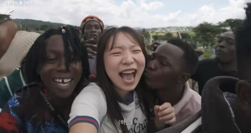 影／44萬正妹YTR非洲獨旅！「遭男人亂摸強吻包圍」崩潰：最糟經歷