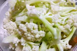 告訴你一個花菜的新吃法，你一定沒試過，又香又好吃，根本停不了