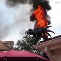 不是效果！ 佛州迪士尼花車起火變「火龍」