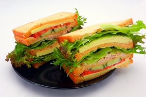 魚菜共生的蔬菜製作的田園三明治