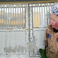 「零下9度」也要上學！小男孩不懼寒冷天氣走5公里路去學校，「滿頭冰霜」踏進教室的模樣讓網友們心都碎了！