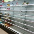 超商店員嘆口氣說：颱風天前後，見識了台灣人只想到自己！