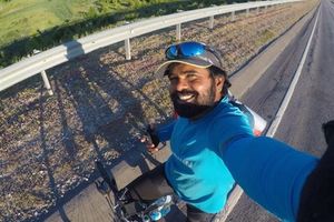 為了見偶像梅西！印度狂男騎單車4200公里赴俄羅斯看球