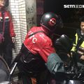 騎士不敵瑪莉亞　受困公車亭警神救援助投宿旅社