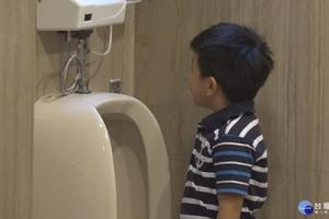 小學生廁所跑不停 疑似高壓力惹禍