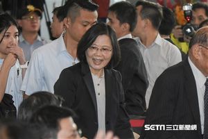 還是很想跟民眾握手　蔡英文：但隨扈就站在旁邊