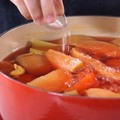 紅菜頭蘋果番茄湯,這道素湯營養十分豐富，加上紅菜頭和番茄含有茄紅素，有助美白和促進新陳代謝。