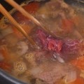 番茄薯仔牛肉湯 ,將番茄、薯仔和洋蔥切粒縮短烹調時間，更容易出味，配上牛肉片，又是另一道美味滾湯。