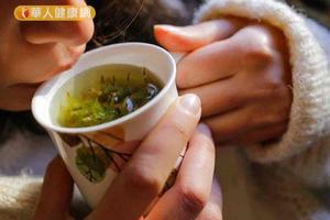 秋燥先潤肺有秘方　西洋參茶飲緩解氣喘