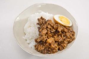 冬菇滷肉飯 自製滷肉其實非常簡單，花生醬更是其中一個秘方，令你可以快速煮完滷肉