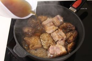 燜冬菇腩排好味及易煮