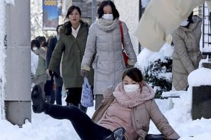 日本大雪、雪崩！交通癱瘓 2死八百多人傷