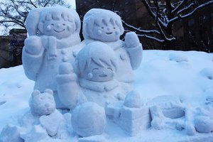 下大雪、好無聊？東京居民堆出神人作品：龍貓、史努比、小小兵萌翻網友