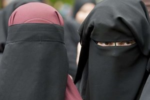 穆斯林女性蒙面恐被罰近5萬》不符合丹麥社會價值 右派政府將通過「面紗禁令」