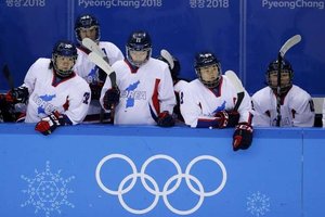平昌冬奧》「捨不得說再見！」兩韓女子冰球聯隊5戰全敗 仍獲觀眾熱烈支持