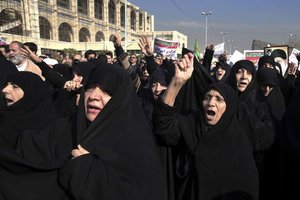 神權國度爆發近年最大規模示威》經濟蕭條、貪腐猖獗 伊朗民眾上街怒吼「獨裁者去死！」