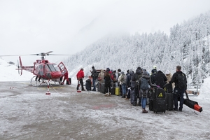 【阿爾卑斯山雪崩風險升高】瑞士策馬特大雪困1萬3千名旅客　