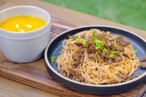 [Eng Sub]蚝油肉酱捞面配南瓜羹【曼达小馆】 Meat Paste Noodle with Pumpkin Sou...