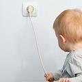 幼兒成長：如何確保居家用電安全