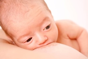 了解新生兒飽足跡象及增加母乳產量