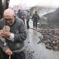 土耳其老先生《火災後抱著倖存的貓哭泣》影片與照片瘋傳