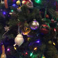 《聖誕樹與貓星人》貓奴裝飾聖誕樹時 碰到意外的阻礙...