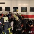 普悠瑪出軌／310乘客驚恐翻覆！台北車站大亂　下行列車僅通到宜蘭  