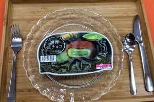 看了好想咬一口《生巧克力和抹茶麻糬冰淇淋》日本便利店商店7-11限定販售
