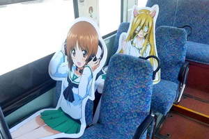 旅遊節目介紹《公車上的動畫角色立牌》並肩而坐是什麼感覺……