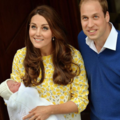 英國皇室優雅穿搭從小開始培養！凱特王妃和夏綠蒂公主怎麼穿都得體的默契親子裝造型